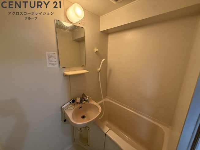 シンプルで機能的なユニットバスです！
