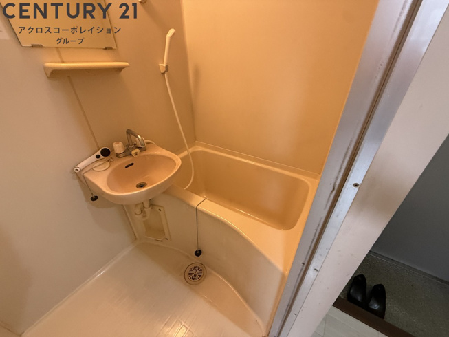 浴室内に洗面台付き！
