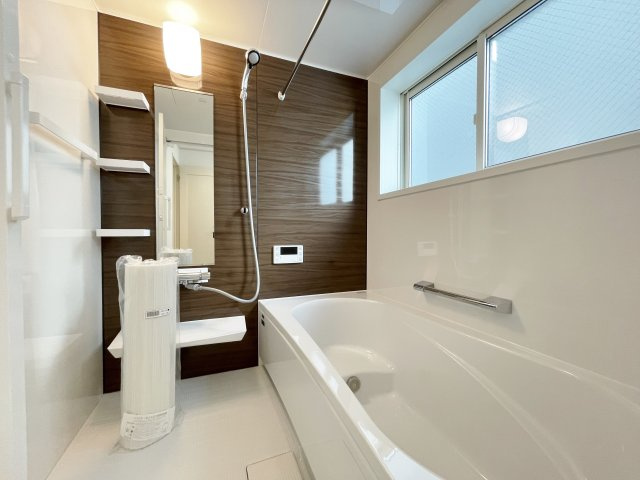 北区志茂3丁目 全3棟 1号棟の浴室|一坪タイプの浴室は雨の日のお洗濯や寒い冬場の入浴に便利な浴室換気乾燥機付きです(1号棟)