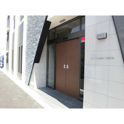 【エントランス】 | LA MAISON VERTE | 落ち着いたエントランスです