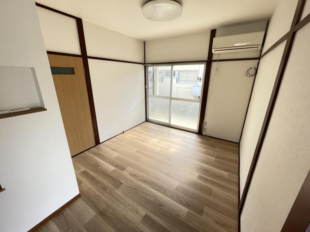 久宮アパートの居間・リビング