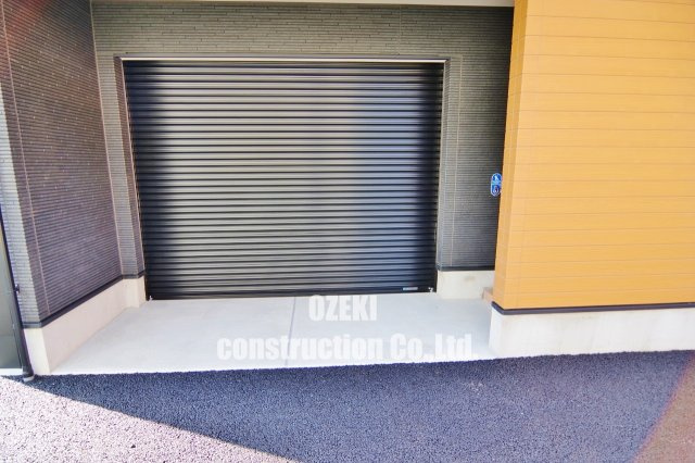 赤山BASEの駐車場|ガレージシャッター有り