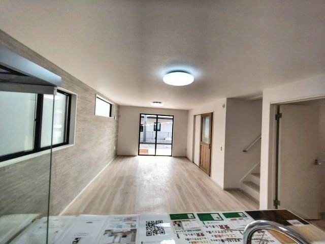 【内覧動画公開中！】三鷹市牟礼５丁目 井の頭線 三鷹台駅 新築戸建の居間・リビング