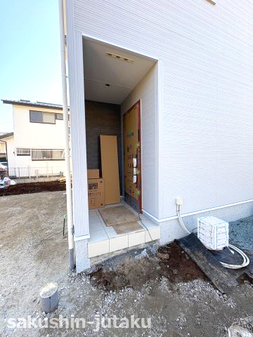 長作台１丁目　新築戸建の玄関