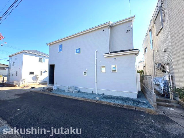 長作台１丁目　新築戸建の外観|土地は広々５３．８坪　南側に広ーいお庭（庭先３．８ｍ）建物ゆったり３１．８坪　