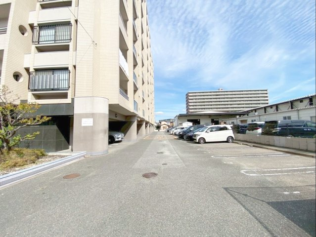 サングレート箱崎公園東の駐車場|駐車場継承可能！お車をお持ちの方も是非ご検討ください！