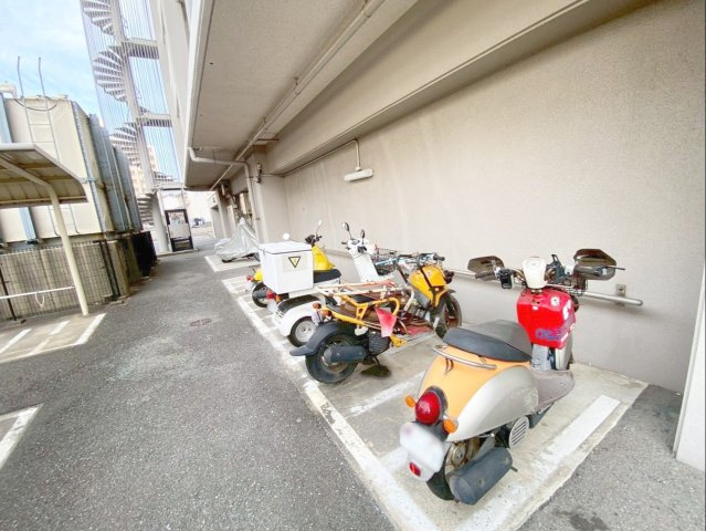 サングレート箱崎公園東の駐輪場|バイク置き場です！