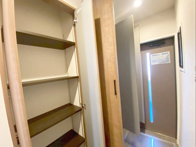 サングレート箱崎公園東の収納|廊下にも収納スペース有り！