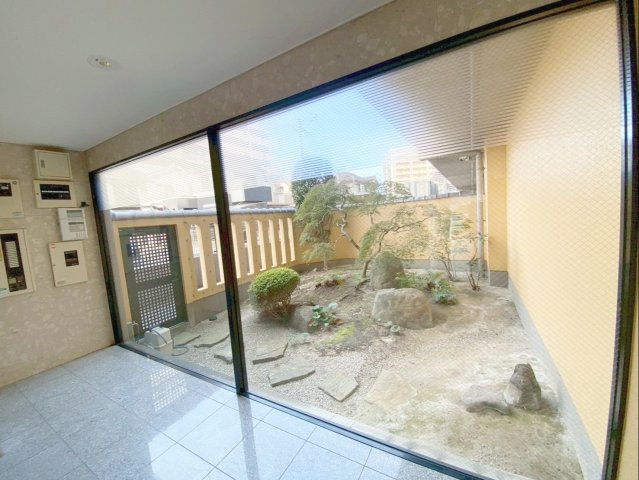 サングレート箱崎公園東のエントランス|ガラス張りの中庭が印象的なエントランスです！