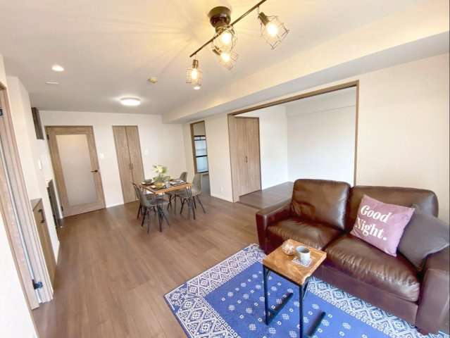 サングレート箱崎公園東の居間・リビング|16.8帖の広々リビングです！