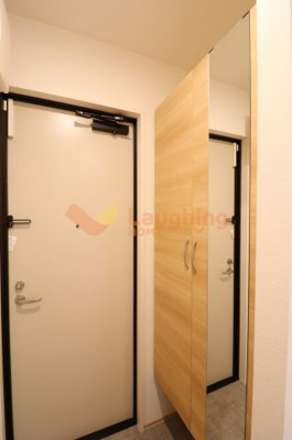 【玄関】 | ブレッザ | 明るい玄関です※類似物件の写真です