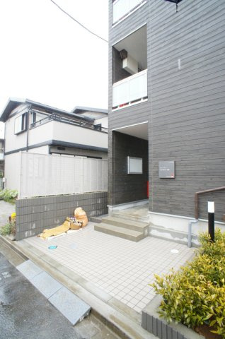 リブリ・MSハイツ 参番館のエントランス