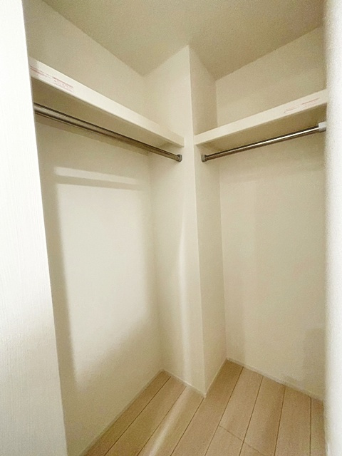 仮称RIVERA KASAIの収納|ウォークインクローゼットです。収納です。