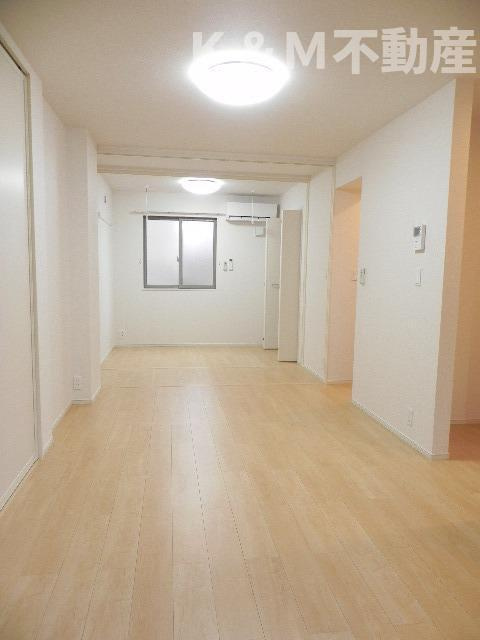 ブルックヒルズⅥの居間・リビング|ゆったりとしたリビングです