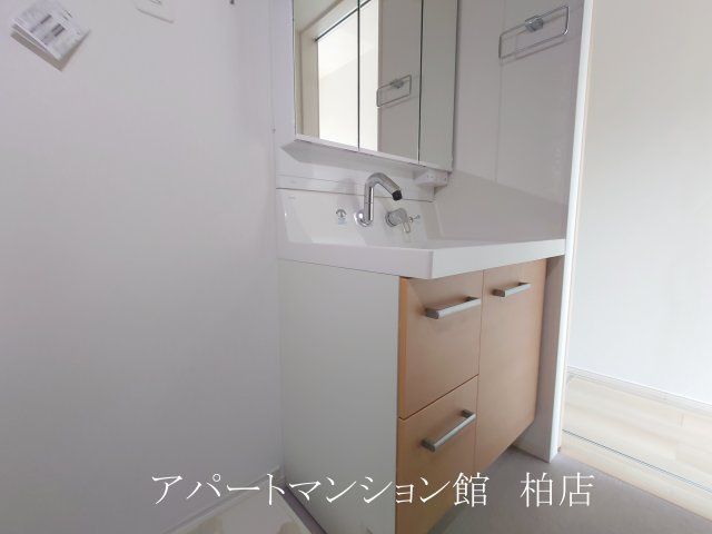 コラットの独立洗面台|同施工会社、同型タイプです