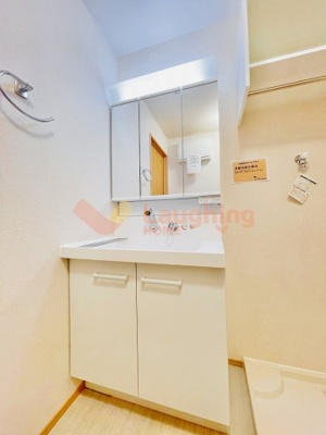 【洗面所】 | リュミエル B棟 | 忙しい朝には欠かせない洗面所です