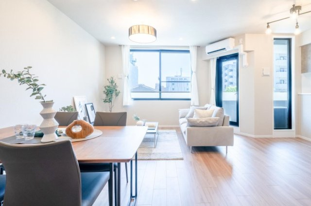 ロイヤルシャトー横濱瀬谷【仲介手数料半額】の居間・リビング