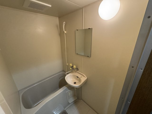 服部ハイツカワバタの浴室