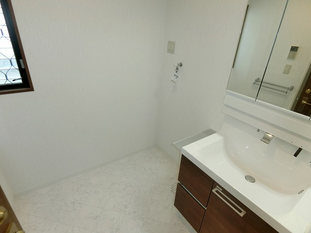 甲子園九番町戸建の洗面所