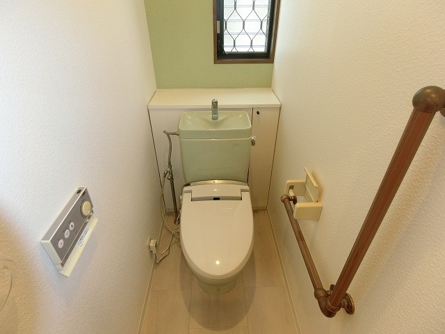 甲子園九番町戸建のトイレ