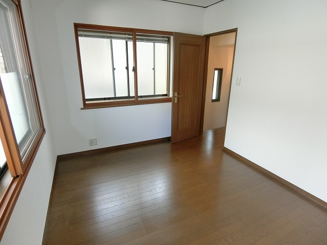 甲子園九番町戸建の居間・リビング