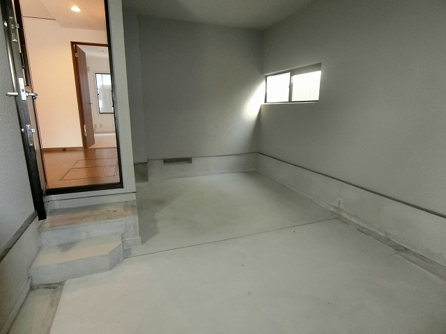 甲子園九番町戸建の駐車場