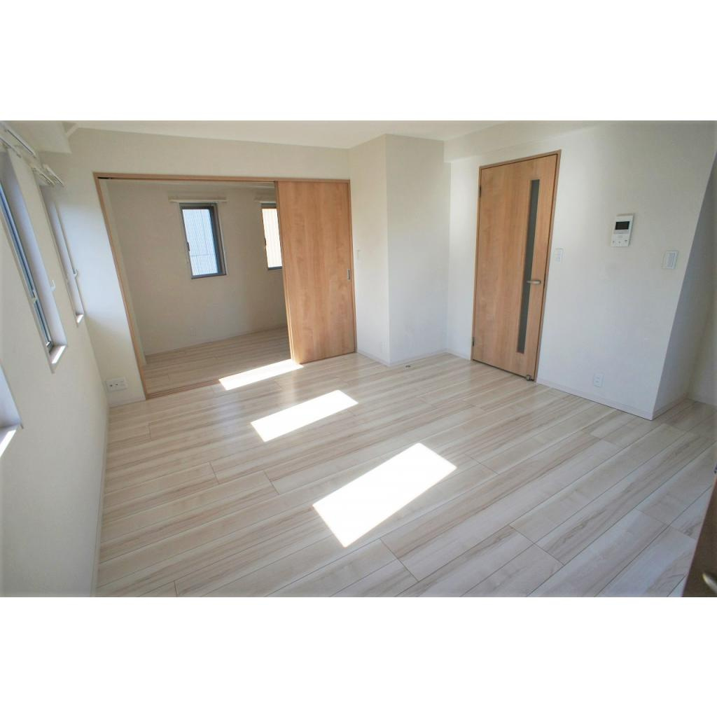 ピークサイドレジデンス早稲田の居間・リビング|リビング