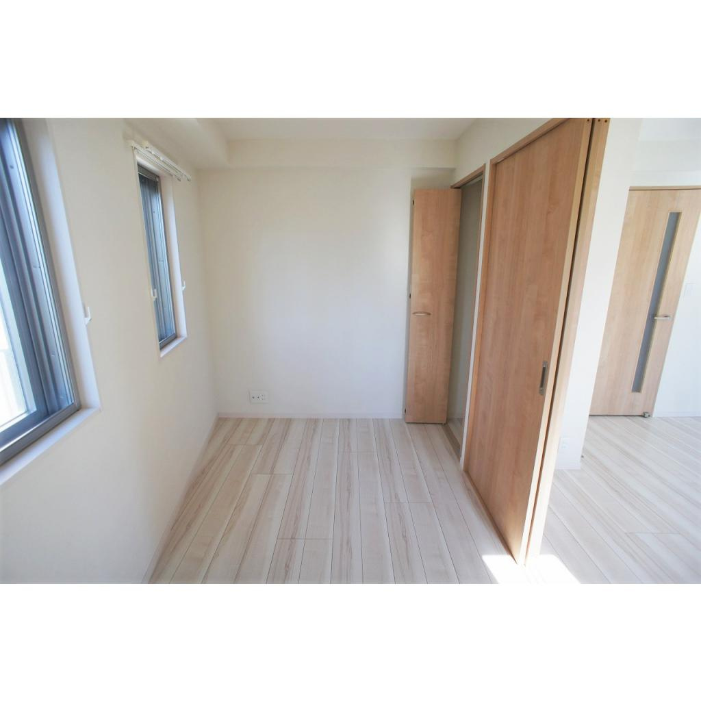 ピークサイドレジデンス早稲田の居間・リビング|洋室