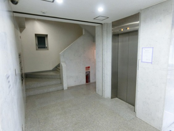 日宝堂島浜ビルのエントランス