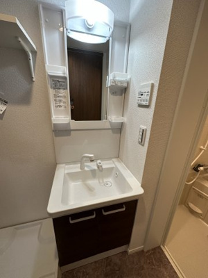 【独立洗面台】 | ベイルーム大口通り | 独立洗面台、小物を置くことができて便利です