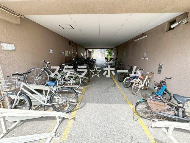 メロディーハイム吹田青葉丘の駐車場|駐車場があるので、車を買う予定の方も安心です