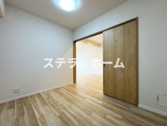 メロディーハイム吹田青葉丘の洋室|落ち着いた色調の洋室です