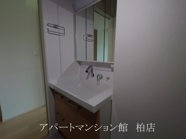 コラットの独立洗面台|同施工会社、同型タイプです