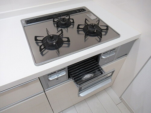 ナイスアーバン武蔵浦和のキッチン|グリル付きコンロ