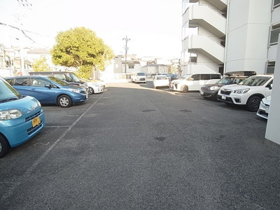 【駐車場】 | ヴィラナリー長田 | 敷地内駐車場を完備してます