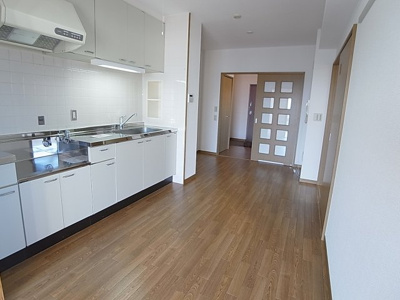 【居間・リビング】 | ヴィラナリー長田 | 開放感の有る明るいダイニング