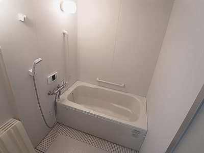 【浴室】 | ヴィラナリー長田 | 追炊き付きの広々したお風呂