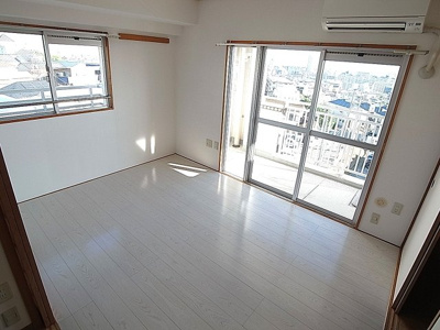 【内装】 | ヴィラナリー長田 | 角部屋ですので、窓が有り風通しも良好です