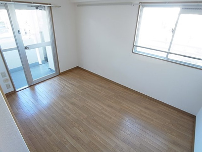 【内装】 | ヴィラナリー長田 | 2面採光の明るい室内