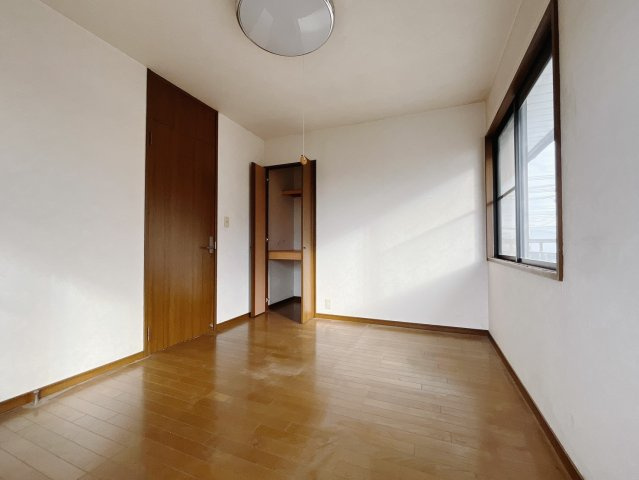 【中古戸建】太田市新田上江田町の洋室|■2階洋室｜2階各居室には収納をご用意しています♪常にお部屋を綺麗に保てます！小さなお子様も自然とお片付けができるようになるのでうれしいですよね！