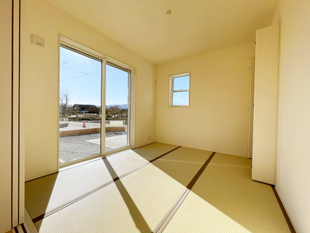 新築戸建・新築建売　寄居露梨子　鉢形小・城南中の和室|来客時の客間としてはもちろん、家族のくつろぎやお昼寝、キッズスペースとしても活躍する多目的な和室です♪