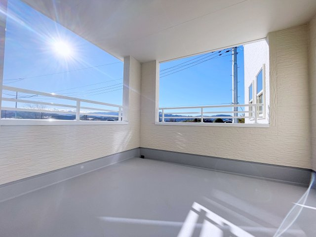 新築戸建・新築建売　寄居露梨子　鉢形小・城南中のバルコニー|インナーバルコニーは天候に左右されずに、プライベートな空間でくつろぎや洗濯物干しに最適！