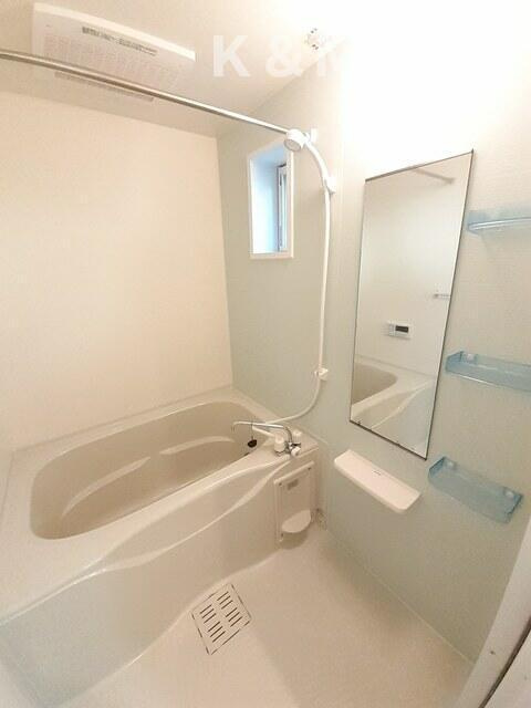 サンシャインビレッジアゼリアＢの浴室|きれいなお風呂です