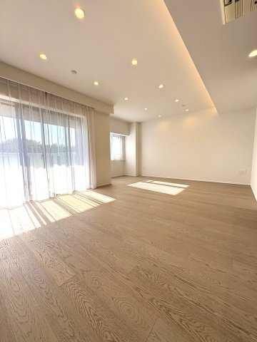 SHONAN LIFE― 湘南を感じる、海街のレジデンス ―の居間・リビング