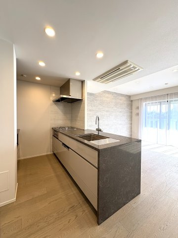 SHONAN LIFE― 湘南を感じる、海街のレジデンス ―のキッチン