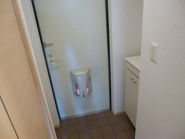 サンシャイン　富雄駅前の玄関|落ち着いた玄関です