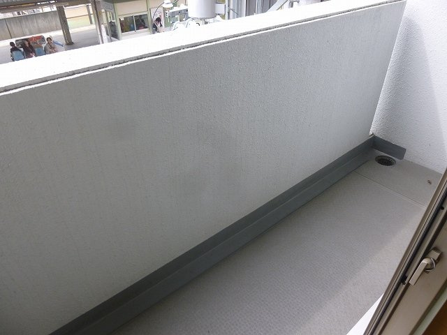 サンシャイン　富雄駅前のバルコニー|暖かな日差しのふりそそぐバルコニー