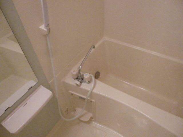 サンシャイン　富雄駅前の浴室|ゆったり過ごせるお風呂です