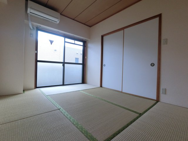 メゾンリヴィエール道場北の和室