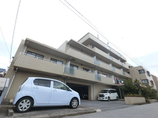 メゾンリヴィエール道場北の外観